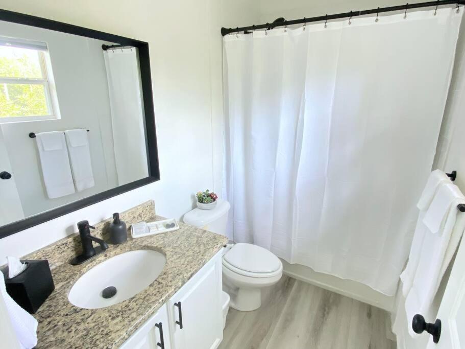 Sanctuary Gainesville Bright 2 Bedroom King Condo Exterior photo
